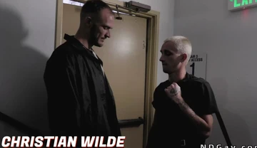 Security guard anal fucks blond guy