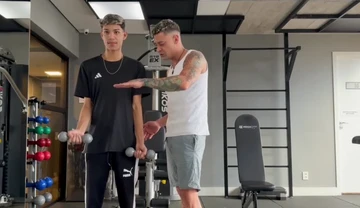 I fucked the skinny guy's ass from the gym without a condom