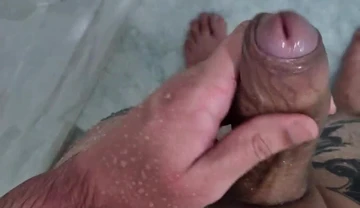 DO YOU THINK THIS PENIS IS BIG&quest; BEATING IT UNTIL YOU CUM