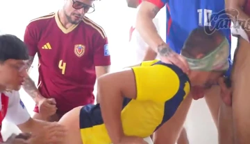 9 Caninos 🍆💦 VS 1 Bottom 🍑